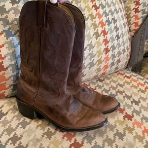 Men’s Size 8.5 Durango Brand Cowboy Boots. Brown Leather. Used, but lots of life